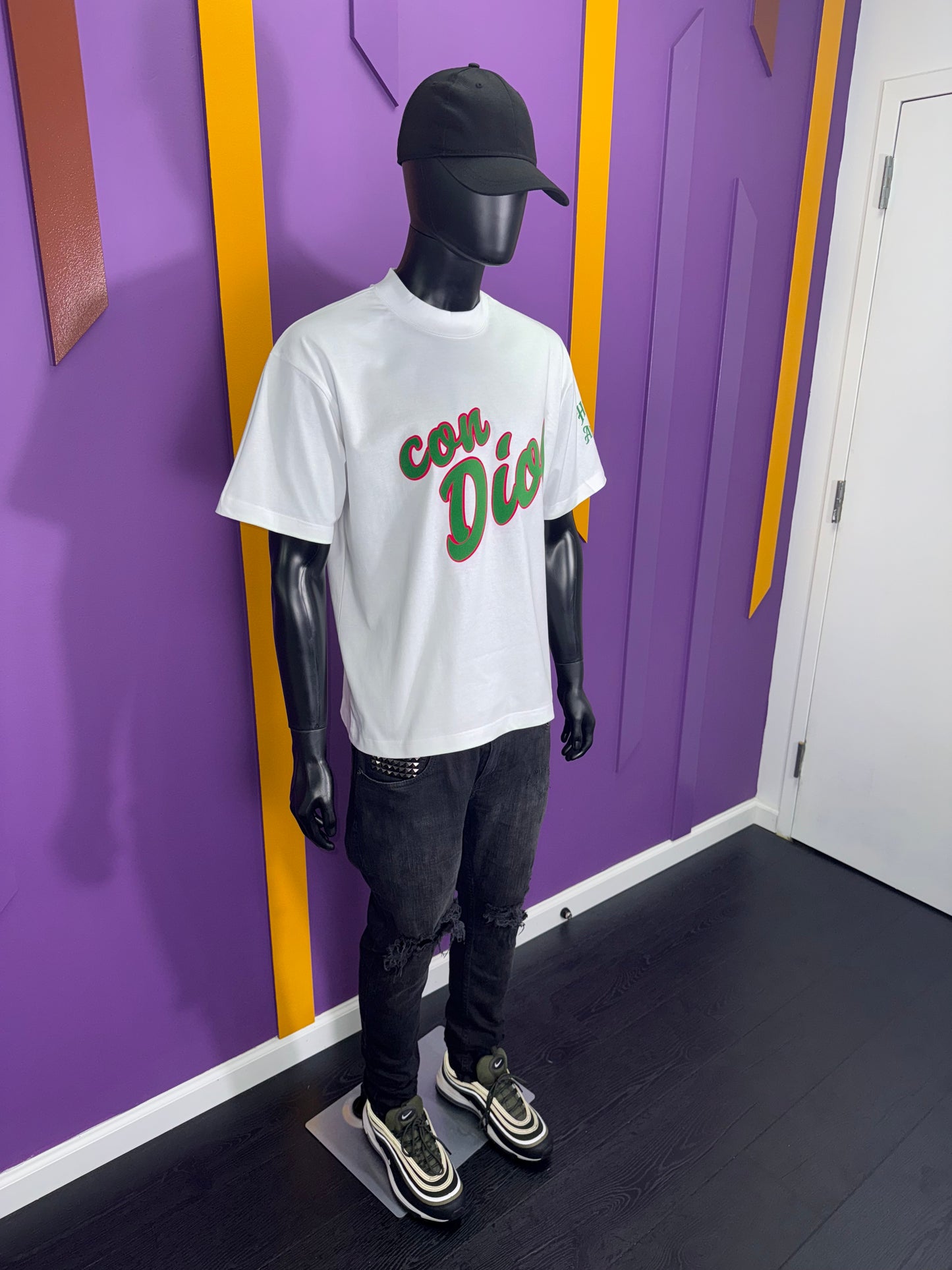 Con Dios "With God" Statement Tee