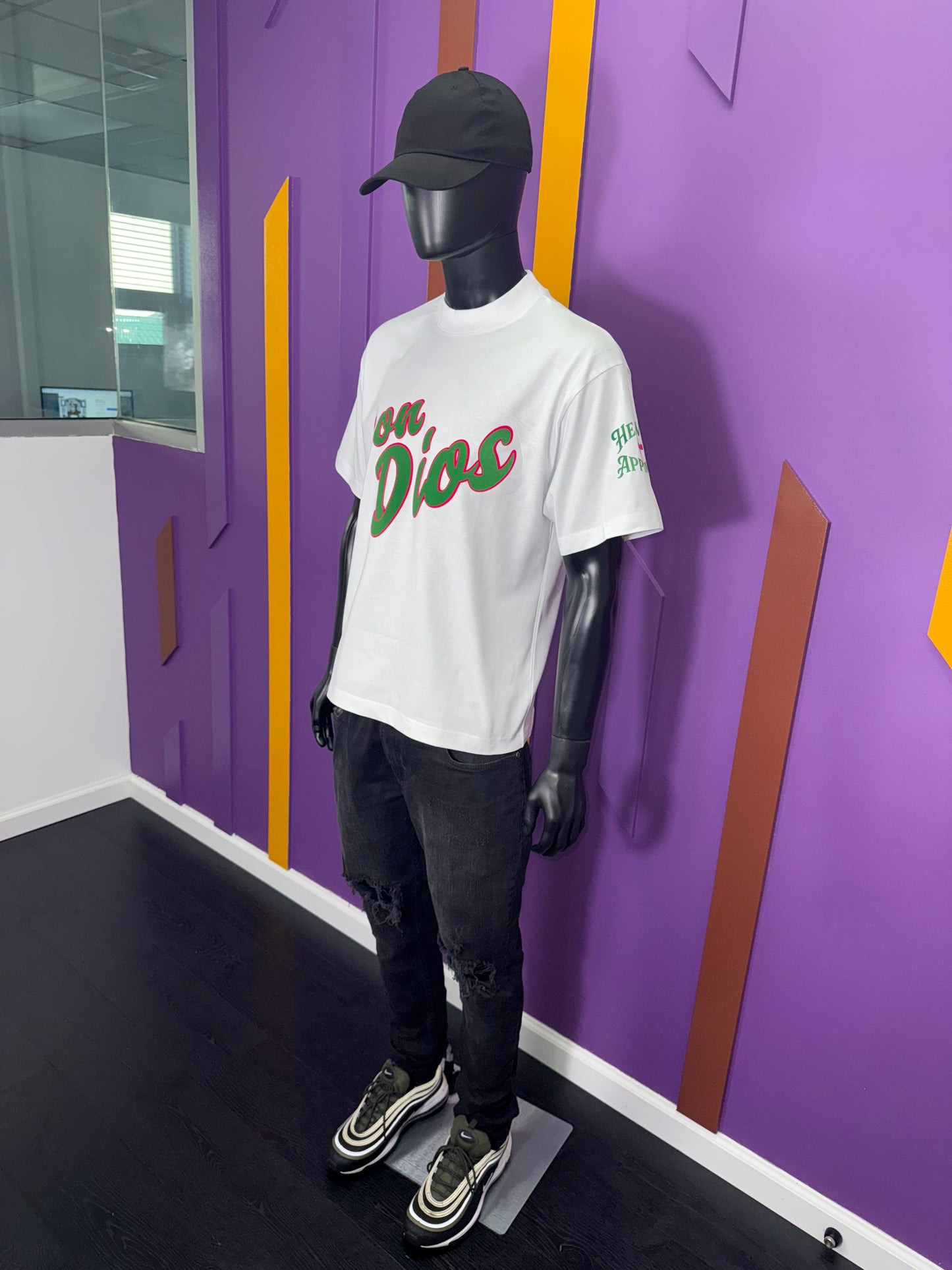 Con Dios "With God" Statement Tee