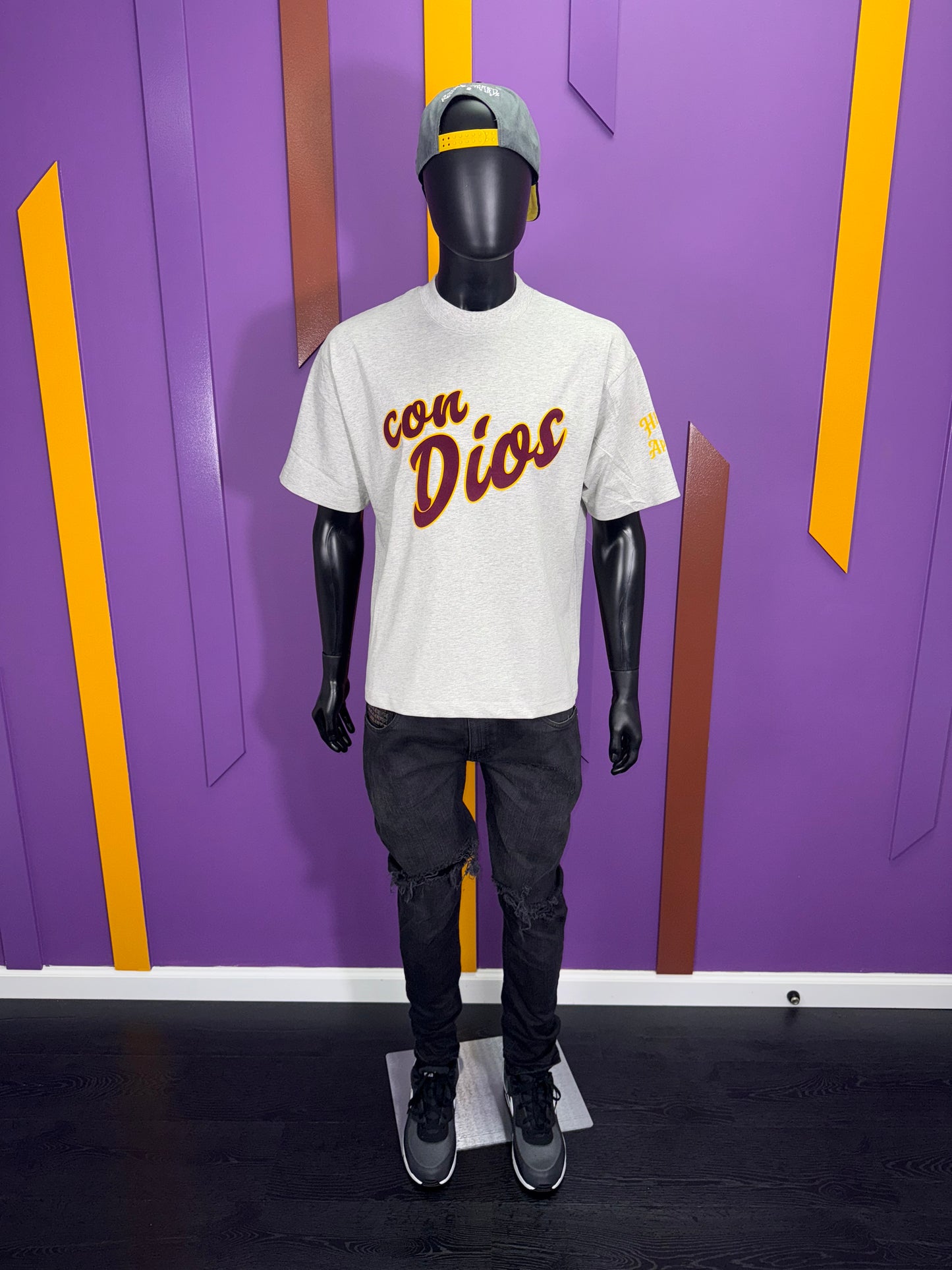 Con Dios "With God" Statement Tee