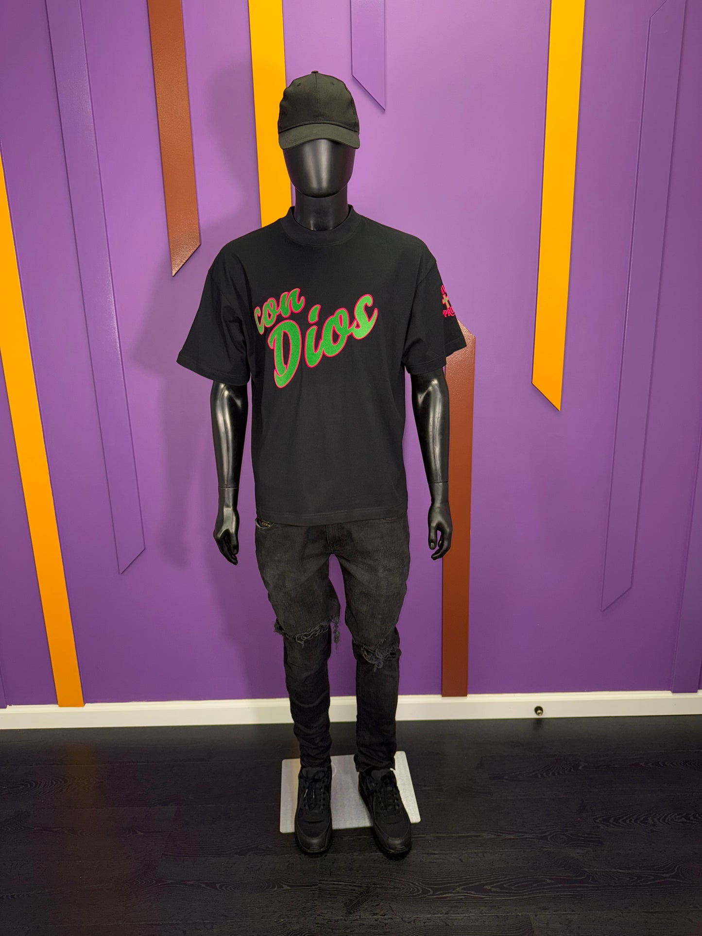 Con Dios "With God" Statement Tee